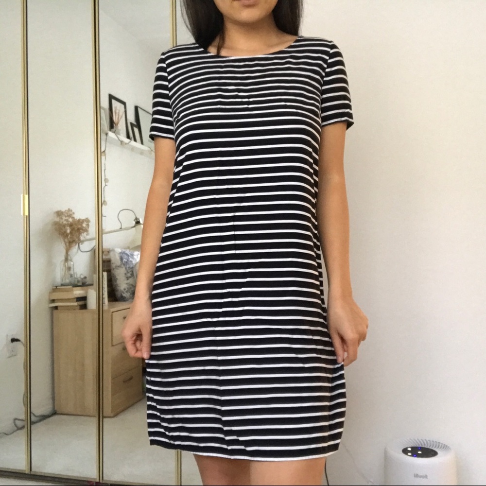 GAP black and white stripe shift T-shirt dress